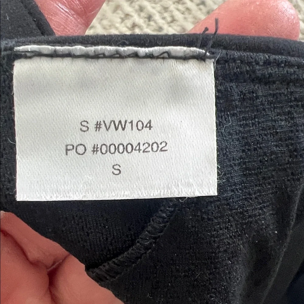 Vuori Black Yosemite sports bra size small - Picture 3 of 3